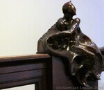 Beeld op de balustrade in het trappenhuis
              <br/>
              Gert-Jan Lobbes, 2015